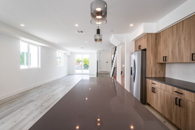 Building Photo - 4293 Tujunga Ave