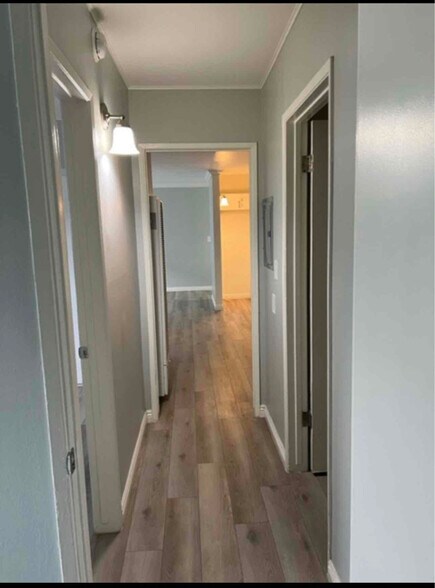 Building Photo - 6928 Woodley Ave