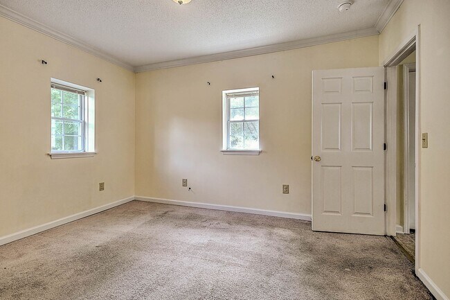 Building Photo - 1801 Indian Ridge Rd