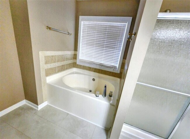 Building Photo - 3305 Goldmist Dr