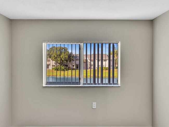 Building Photo - 1163 Lake Terry Dr