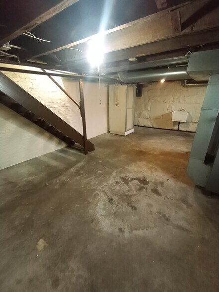 Building Photo - 825 Tremont Ave SW