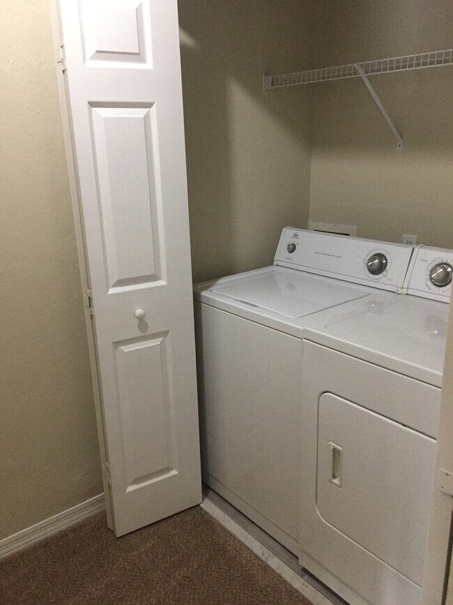 Building Photo - 2 Bedroom 2 1/2 Bath In NW Seventh Street ...