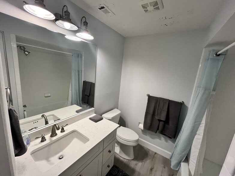 Mastr Bath - 800 Coquina Ln