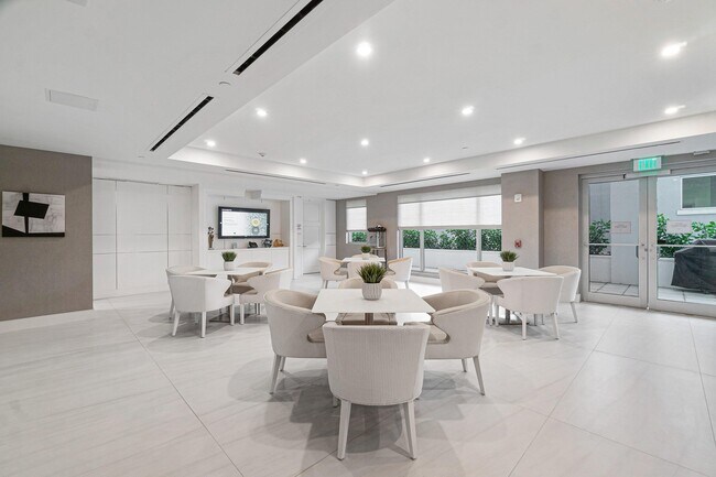 Building Photo - 155 E Boca Raton Rd