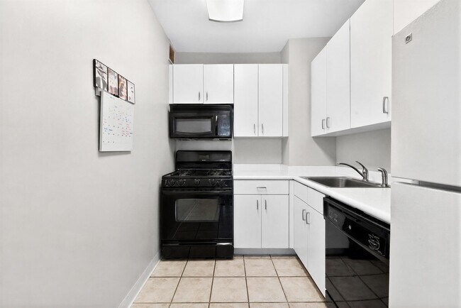 Building Photo - 45 River Dr S