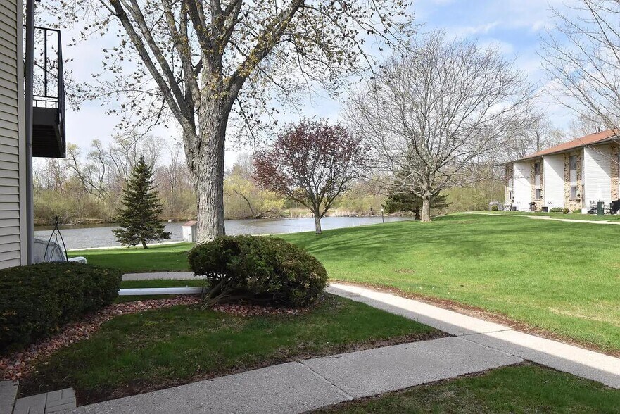 Building Photo - N114W17033 Armada Dr