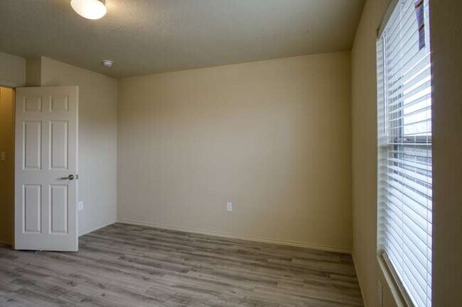 Building Photo - Enclave at Northeast Crossing - 7615 Millc...