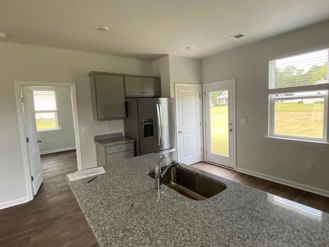 Building Photo - 1088 Refuge Wy