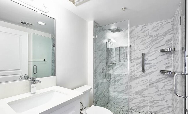 Building Photo - 1036 S Serrano Ave