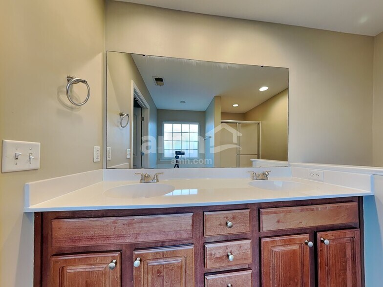 Building Photo - 352 Brighton Woods Dr