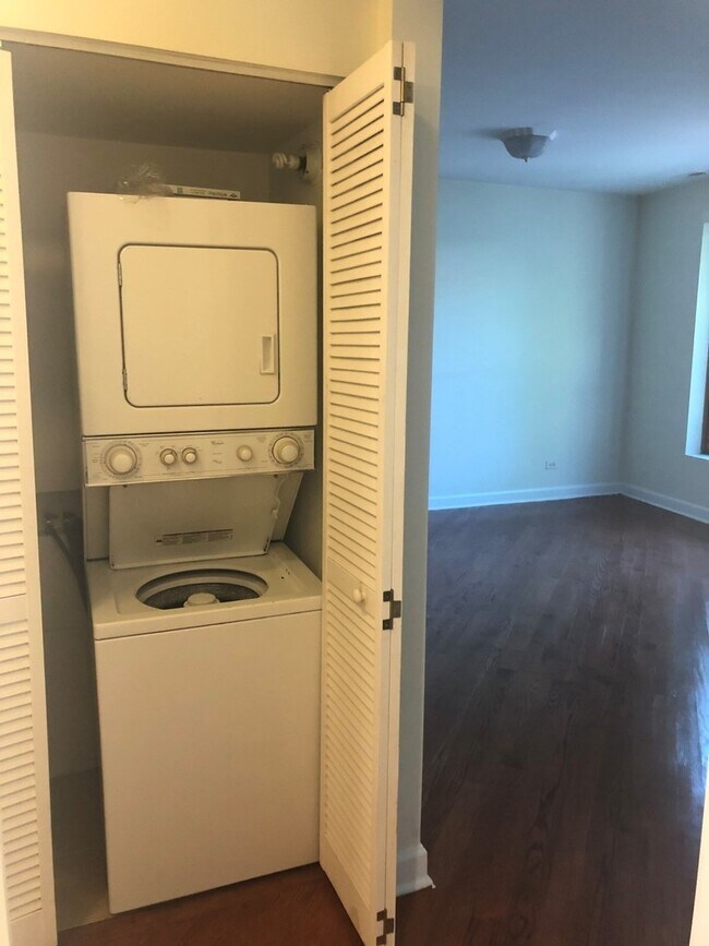 Building Photo - 1533 W Hollywood Ave