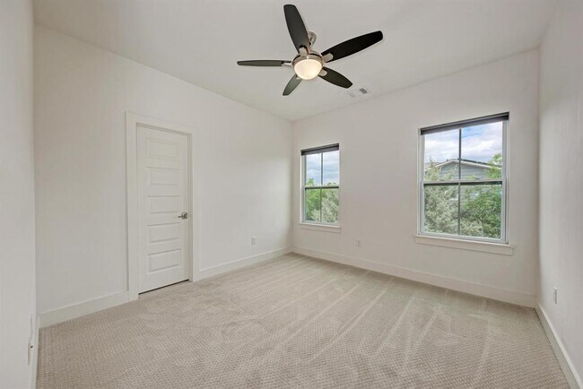 Building Photo - 1000 Taulbee Ln