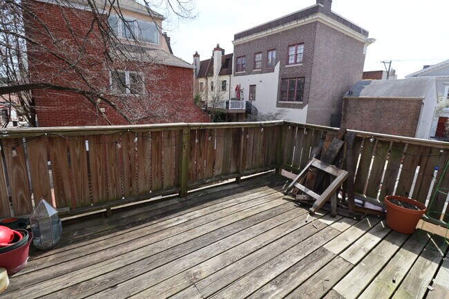 Building Photo - 409 S 9th St