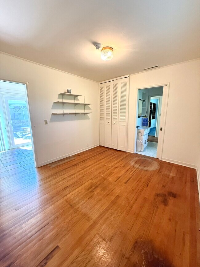 Building Photo - 810 Martin St
