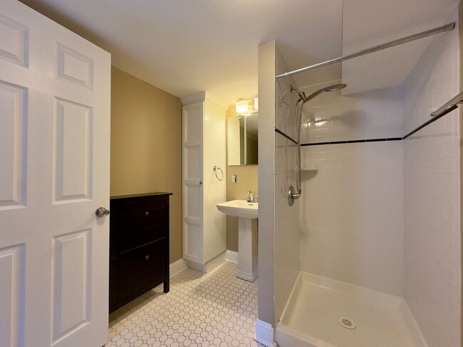 Building Photo - 115 E Northern Pkwy
