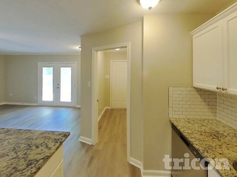 Building Photo - 413 S Willow St