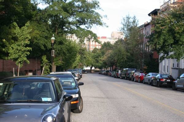 Building Photo - 843 Hollins St