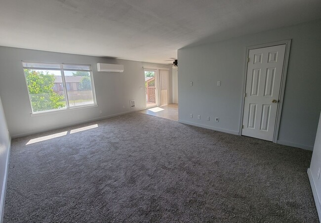 Building Photo - Updated 2-Bedroom Apartment with Pool, Bal...