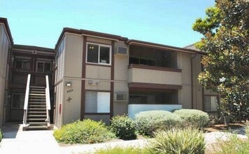 Building Photo - Beautifully remodeled 2 bedroom, 1.5 bathroom condo!