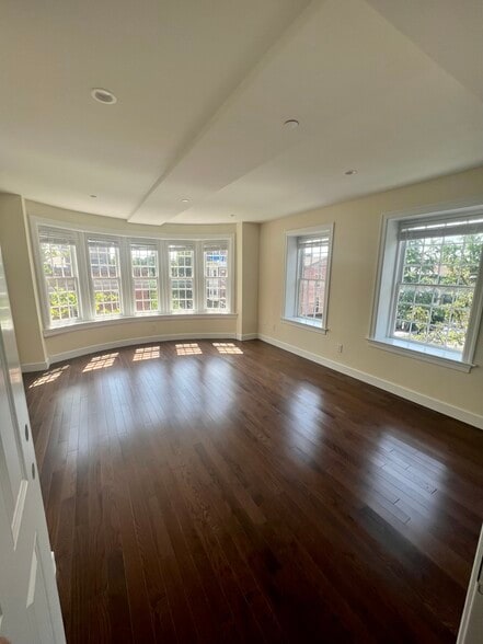 Living Room - 2101 Pine St