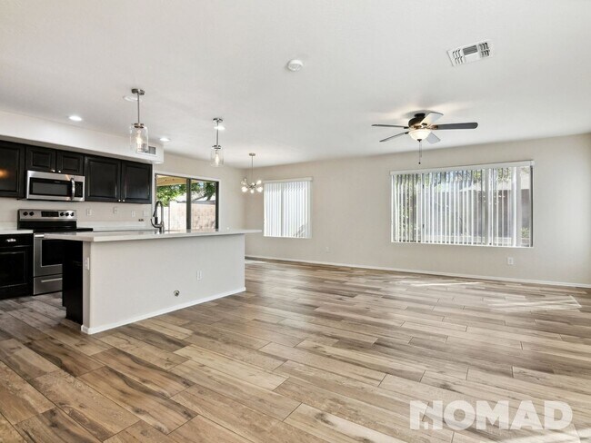 Building Photo - 4 Bedroom Single Family Home in Litchfield Park