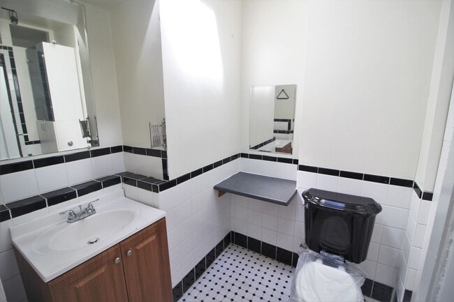 Building Photo - 2026/2027 JHU Off-campus housing for 2019 5bd/2ba w/ W/D! Available 6/9/26!