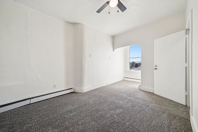 Building Photo - 623 Spruce St