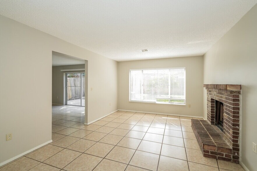 Building Photo - 856 Buttercup Dr