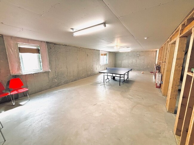 Building Photo - Solar Home!  Beautiful 4bed/3bath Single Family Home in Shakopee