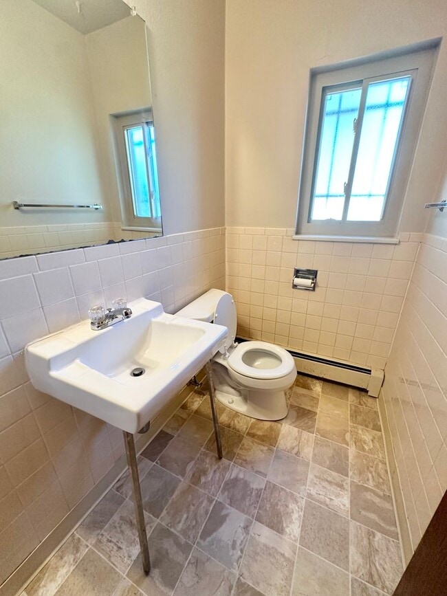 Building Photo - 745 Nyssa Dr