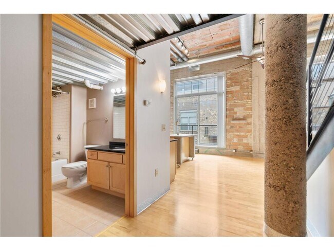 Building Photo - 521 S 7th St