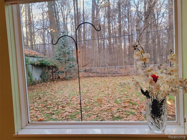 Building Photo - 18311 Norwich Rd