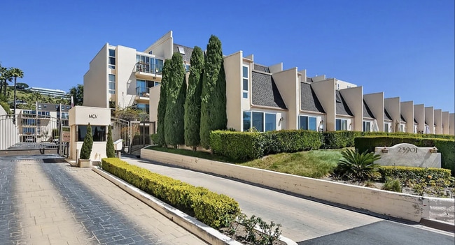 Building Photo - Furnished Malibu Condo Just Minutes from Pepperdine