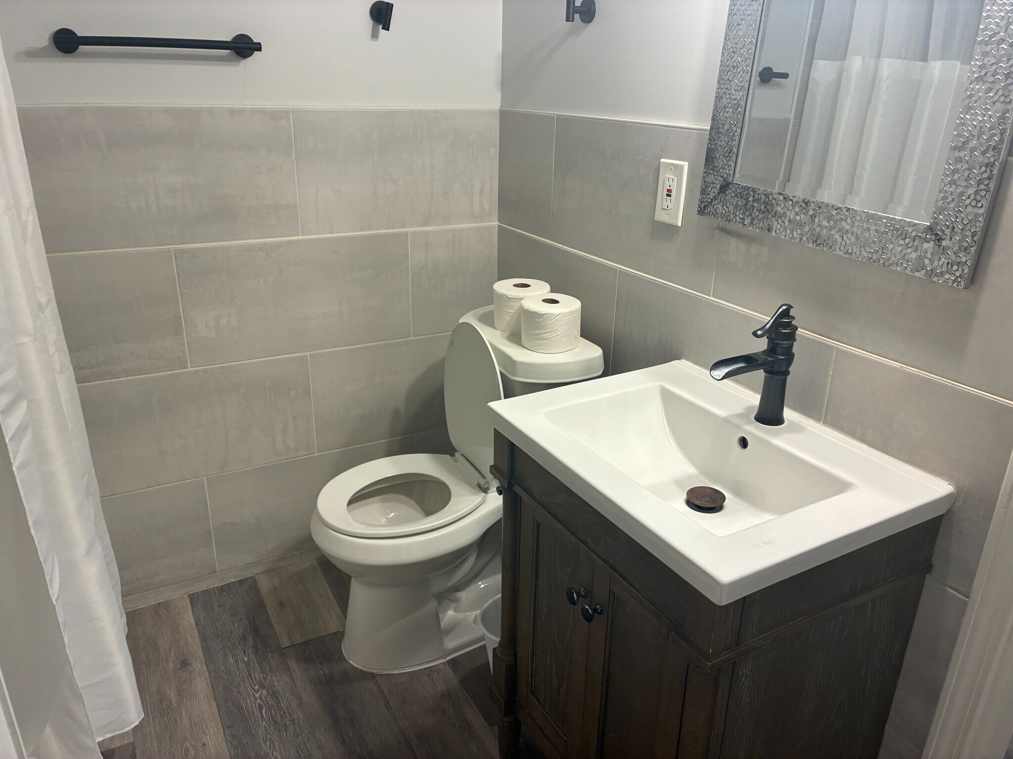 Building Photo - Room in House on Cedar Ave NW