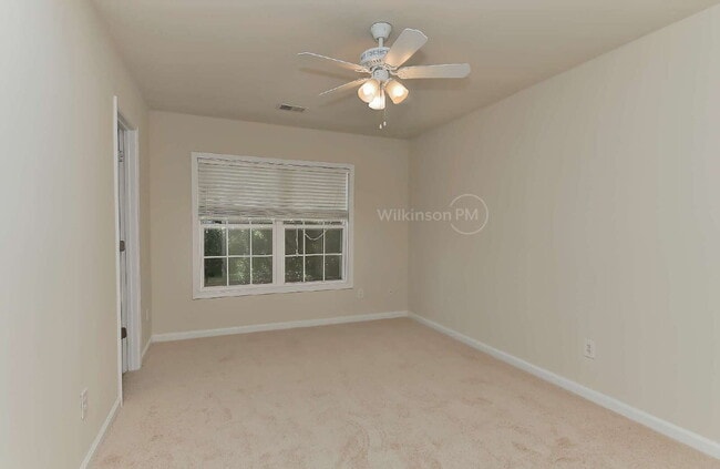 Building Photo - Luxurious 5 Bedroom 3.5 Bathroom for Rent ...