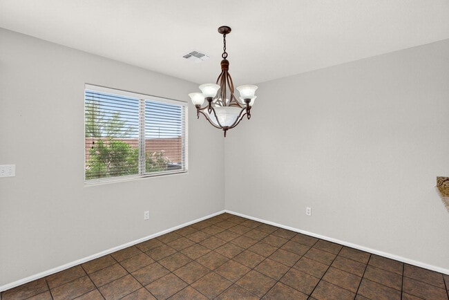 Building Photo - 41628 W Hillman Dr