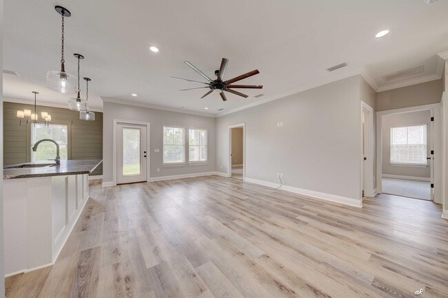 Building Photo - 4447 Huckleberry Ln