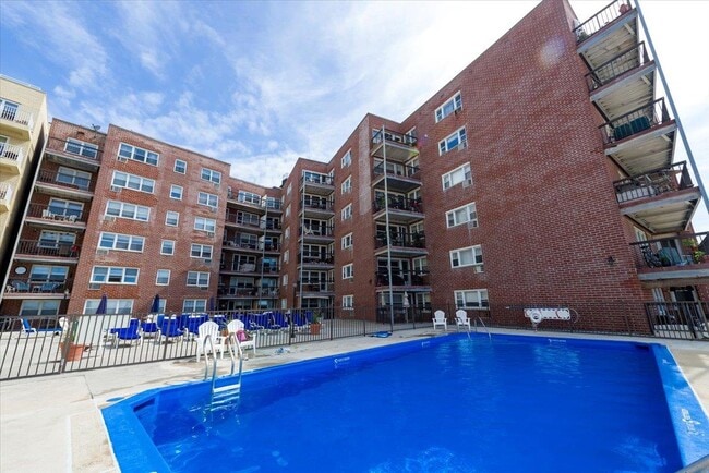 Building Photo - 750 Shore Rd