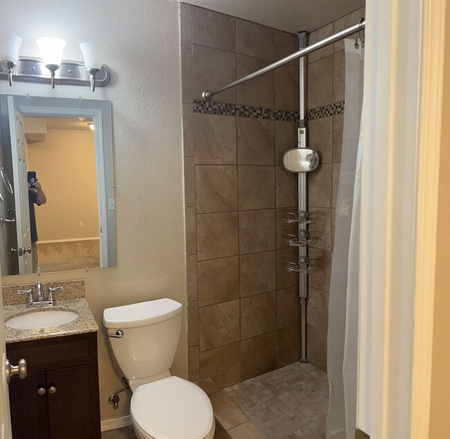 Building Photo - 3 bed/3.5 Baths. Eagle river.