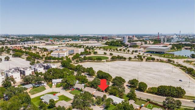 Building Photo - 1311 Willowbrook St