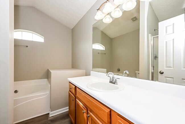 Building Photo - 896 Madison Ct