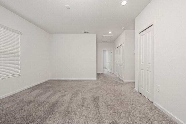 Building Photo - 3330 Laurent Lp
