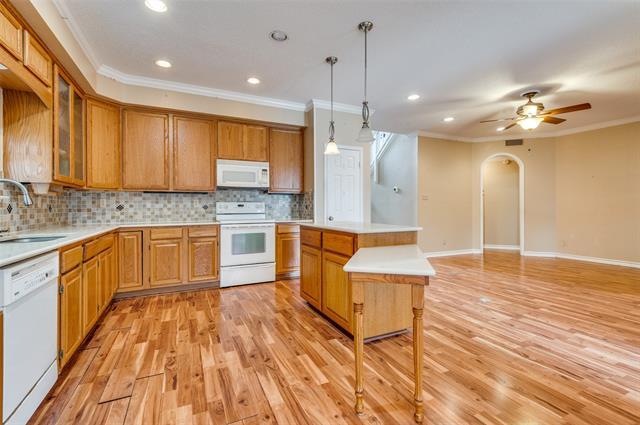 Building Photo - 1400 Endicott Dr