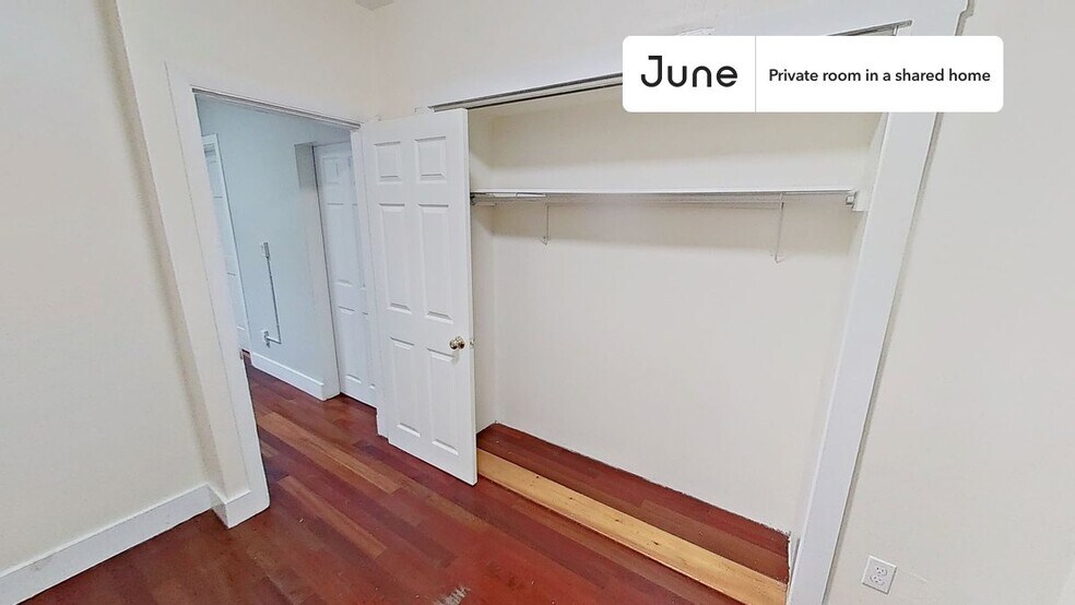 Building Photo - Private bedroom in 5 bed/2 bath Home