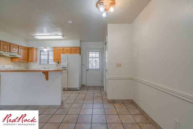 Building Photo - Charming 2 Bedroom Townhome