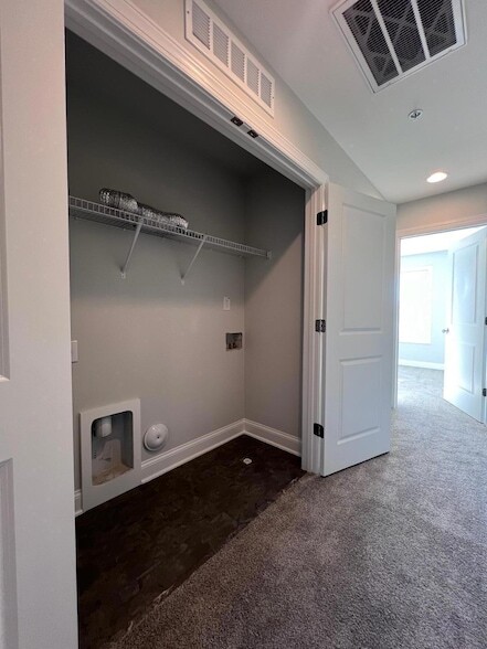 Building Photo - 6800 Milligan Way