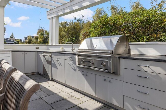 Building Photo - 46 Carnegie Heights Dr