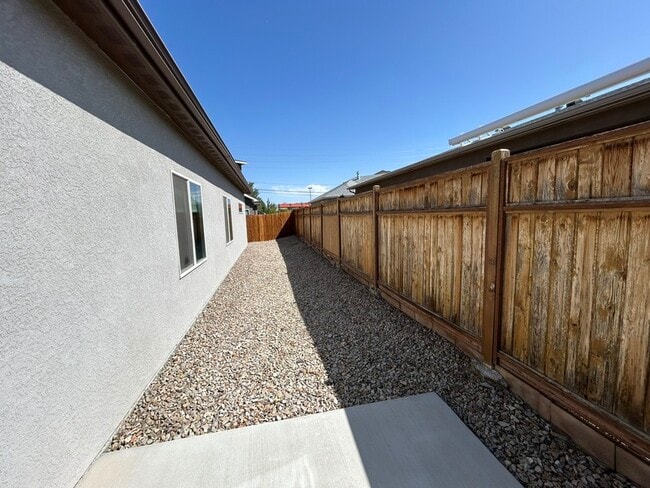 Building Photo - 394 Trenton Court