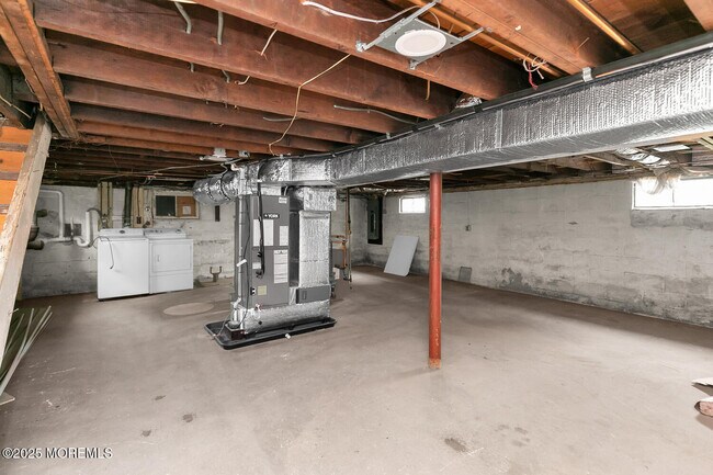 Building Photo - 18 Holly St